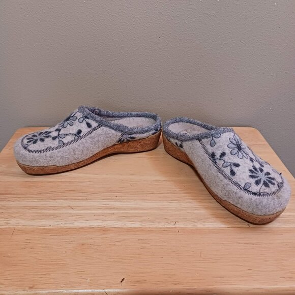 Taos Woolderness 2 Grey Boiled Wool Clog Floral Embroidery Cork Wedge Size 5.5 - Picture 2 of 9